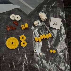 2016 Toys r Us Exclusive Lumière Build